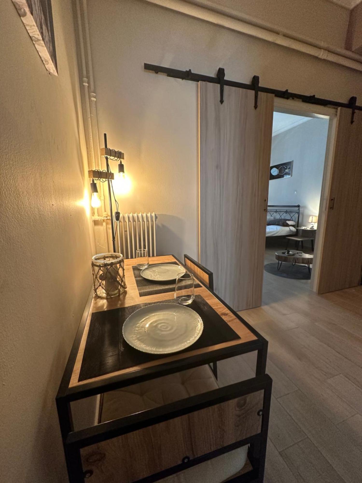 Ζεστή Φωλίτσα Στο Κέντρο. Lägenhet Aten Exteriör bild