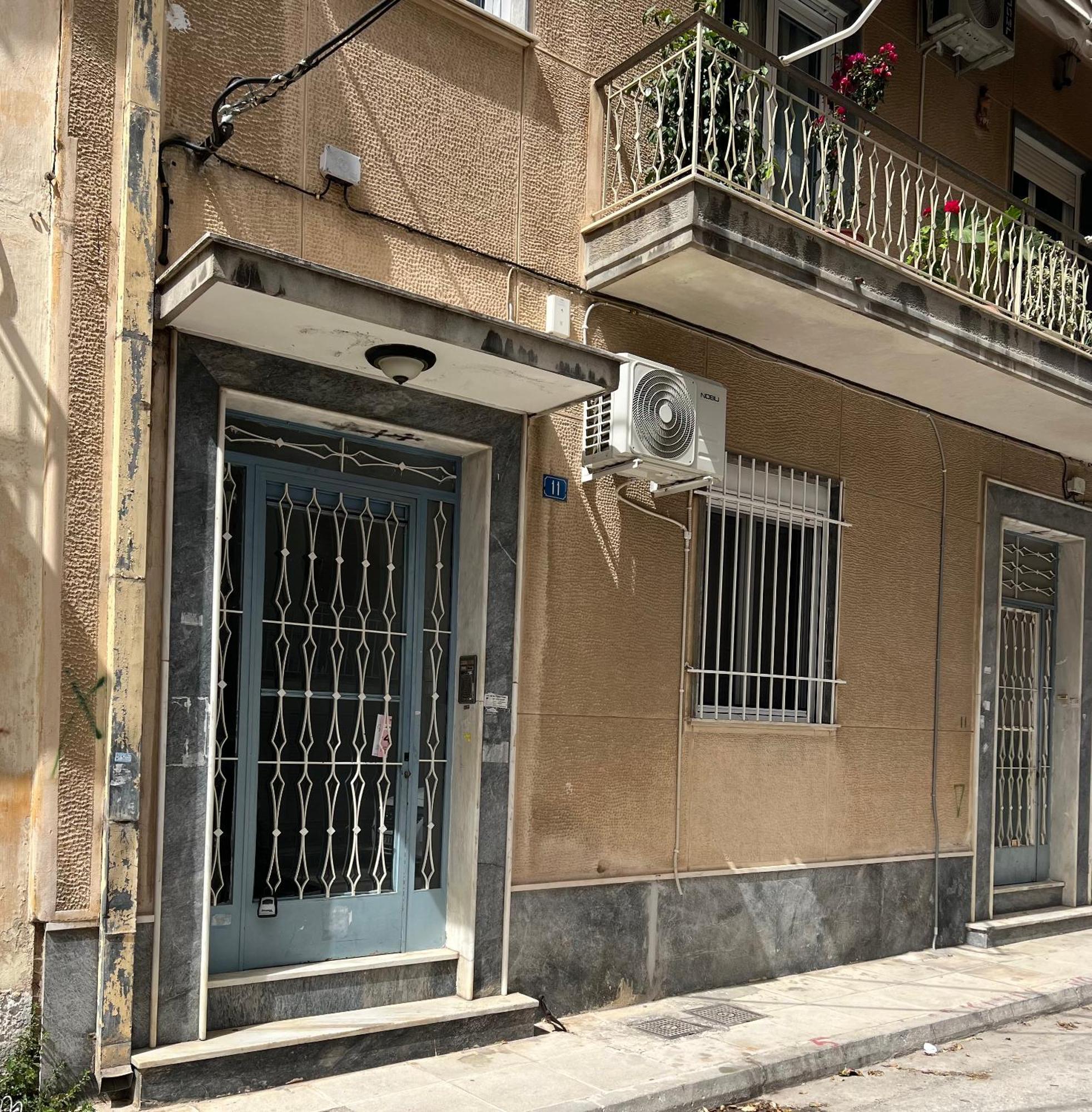 Ζεστή Φωλίτσα Στο Κέντρο. Lägenhet Aten Exteriör bild